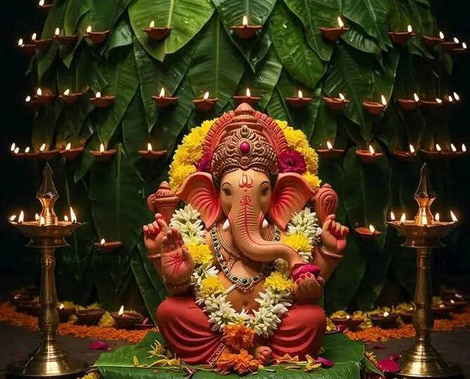 गणपति बप्पा मोरया! 🌸 दीपों की रोशनी और फूलों की खुशबू में गूँजता गणेश चतुर्थी का पर्व।”